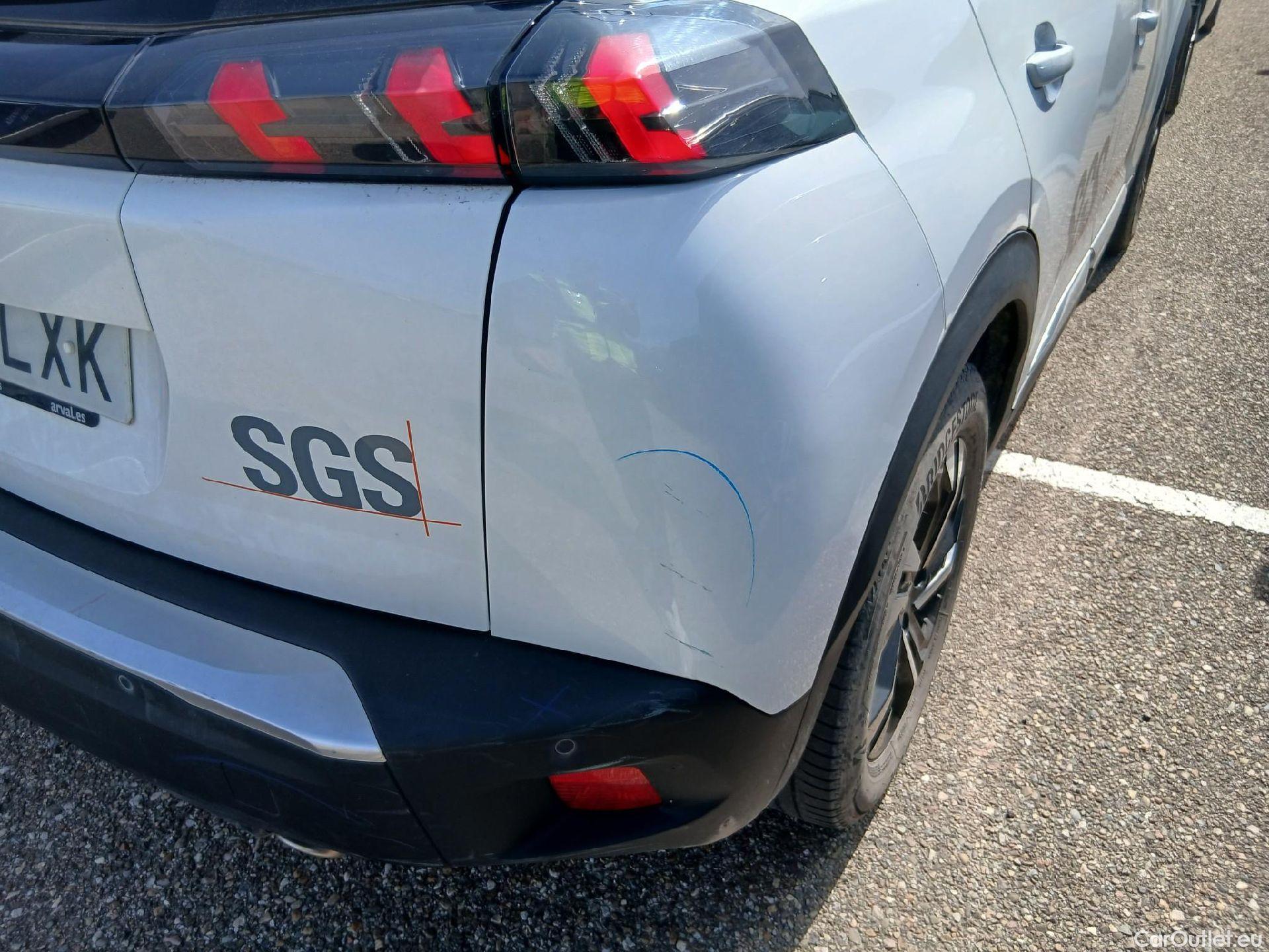  Peugeot  2008 PEUGEOT  / 2019 / 5P / todoterreno Allure BlueHDI 81kW (110CV) #13