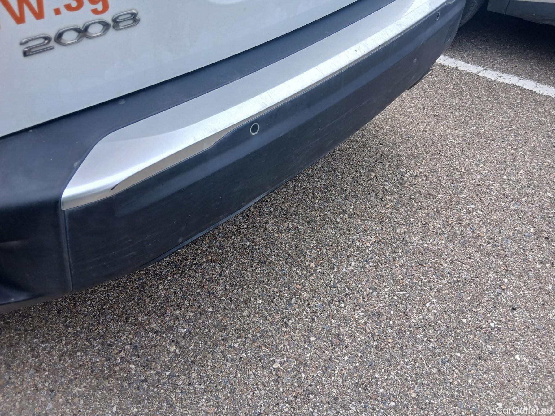  Peugeot  2008 PEUGEOT  / 2019 / 5P / todoterreno Allure BlueHDI 81kW (110CV) #28