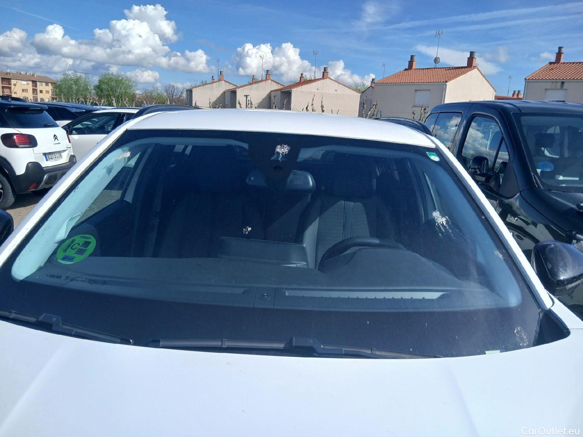  Peugeot  2008 PEUGEOT  / 2019 / 5P / todoterreno Allure BlueHDI 81kW (110CV) #9