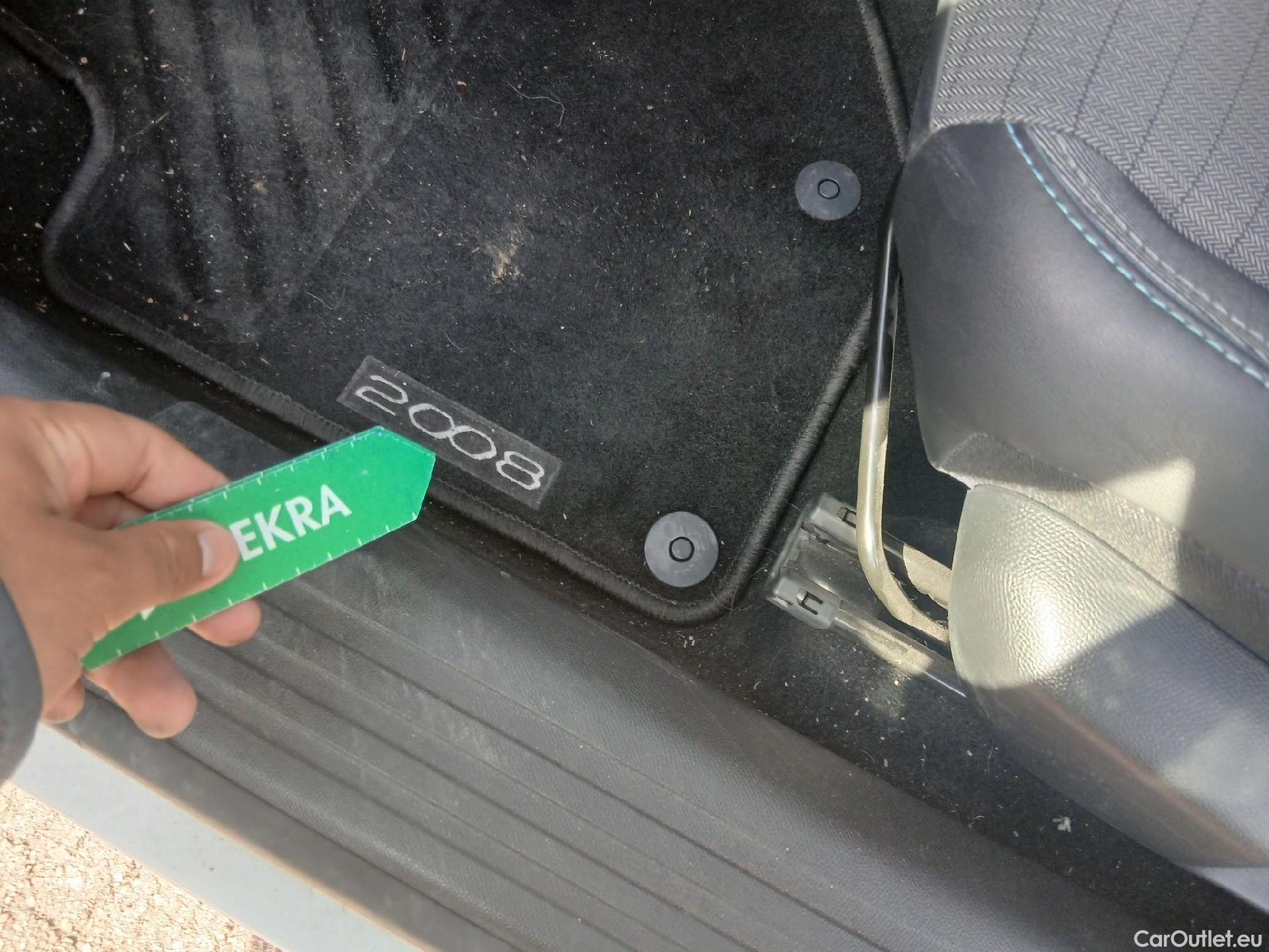  Peugeot  2008 PEUGEOT  / 2019 / 5P / todoterreno Allure BlueHDI 81kW (110CV) #6