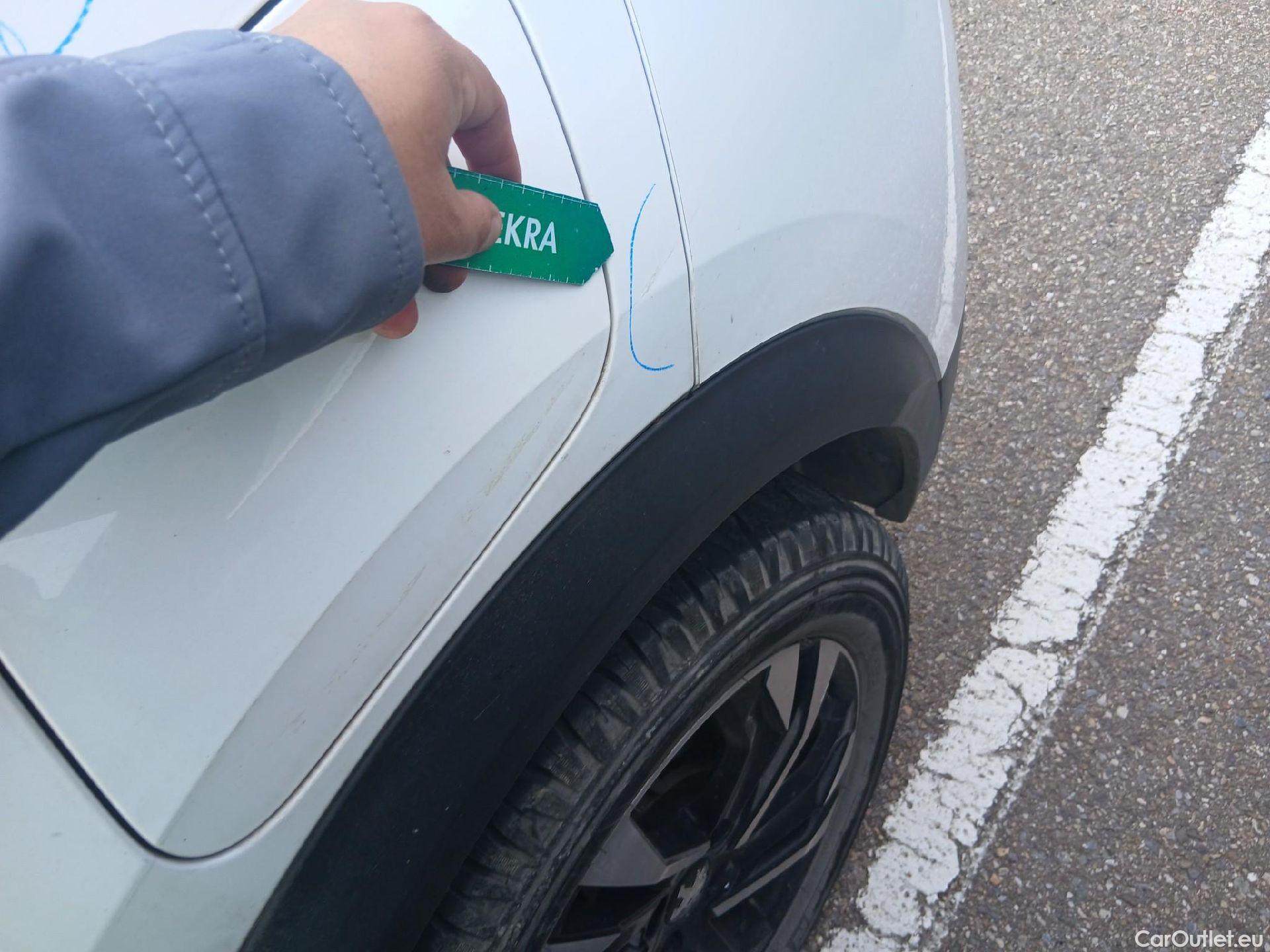  Peugeot  2008 PEUGEOT  / 2019 / 5P / todoterreno Allure BlueHDI 81kW (110CV) #25