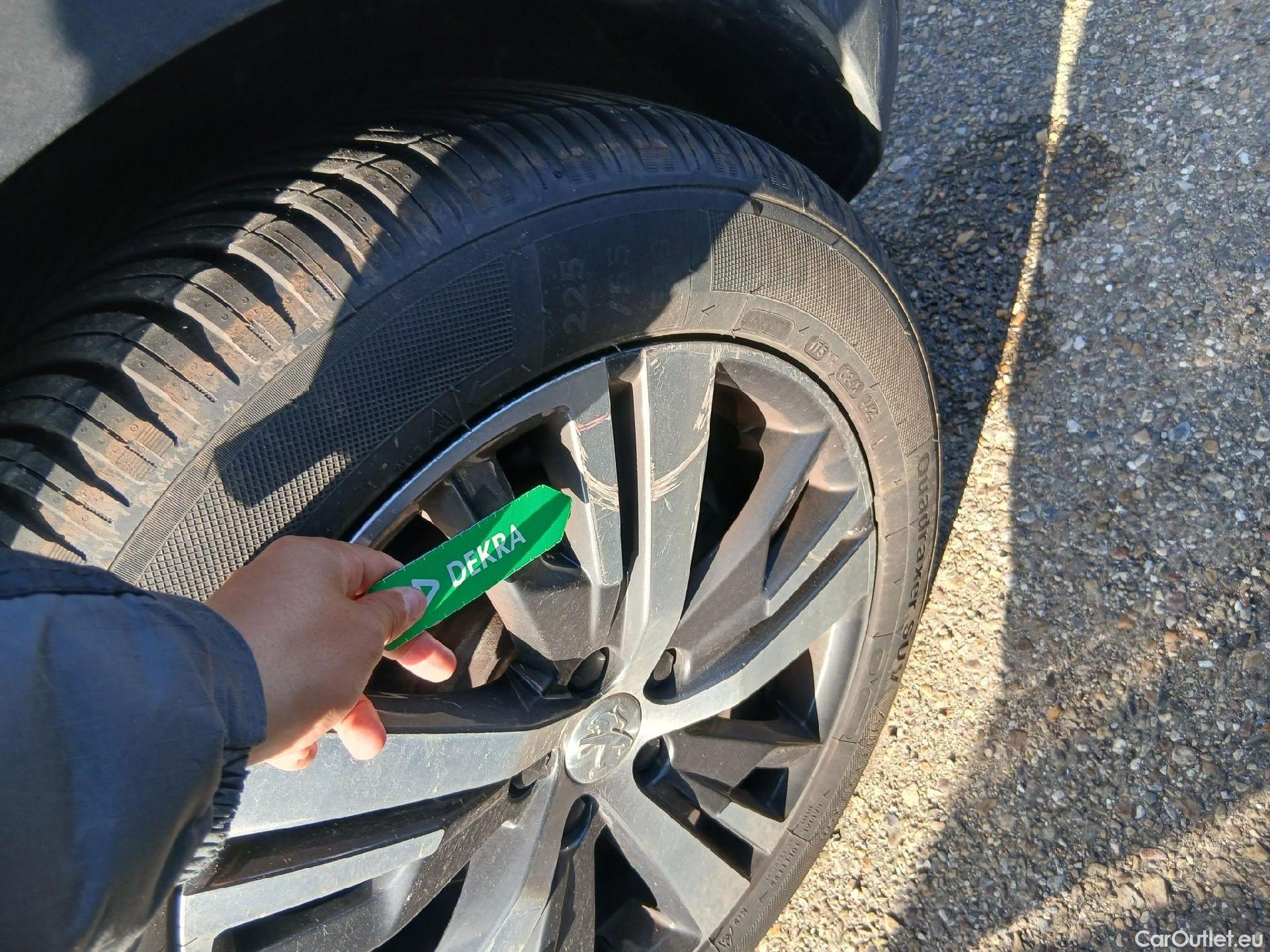  Peugeot  3008 PEUGEOT  / 2020 / 5P / todoterreno 1.5 BlueHDi 96kW (130CV) S&S Allure EAT8 #14