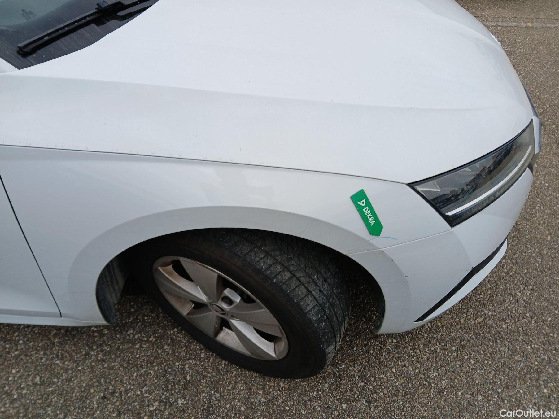  Skoda  Octavia SKODA  / 2020 / 5P / familiar Combi 2.0 TDI 110kW(150CV) DSG Ambition #39