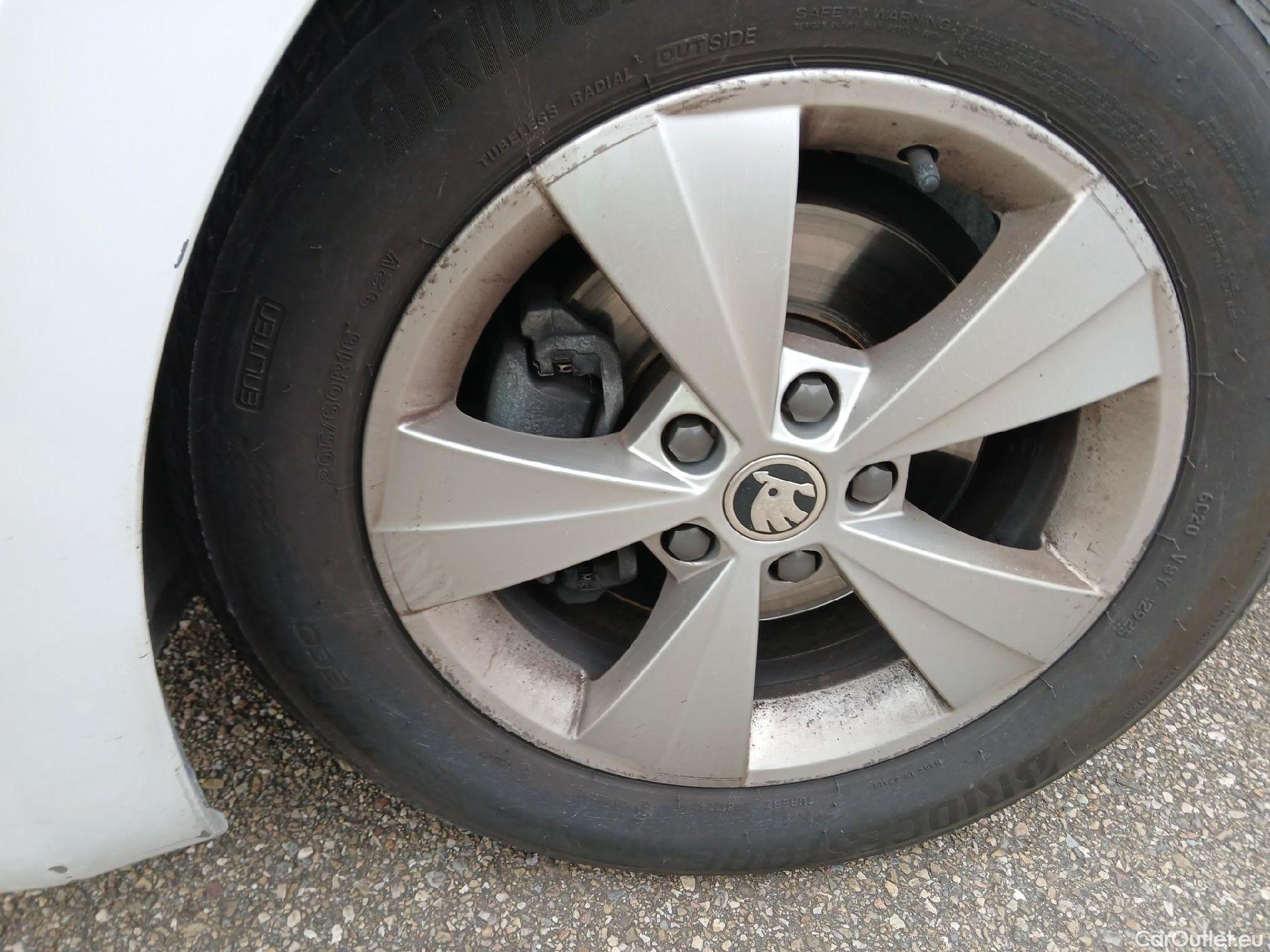  Skoda  Octavia SKODA  / 2020 / 5P / familiar Combi 2.0 TDI 110kW(150CV) DSG Ambition #5