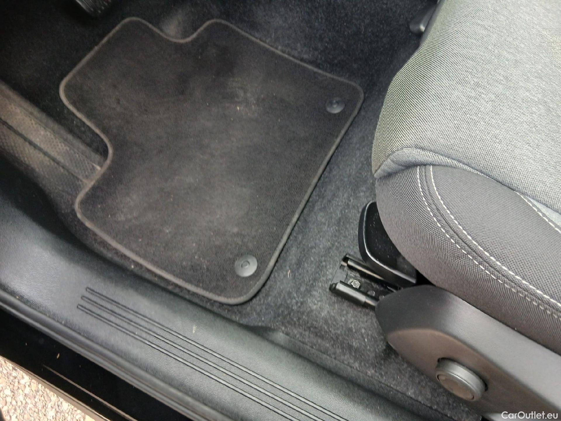  Volvo  XC 40 VOLVO XC40 / 2021 / 5P / todoterreno 2.0 B3 G Core Auto #2