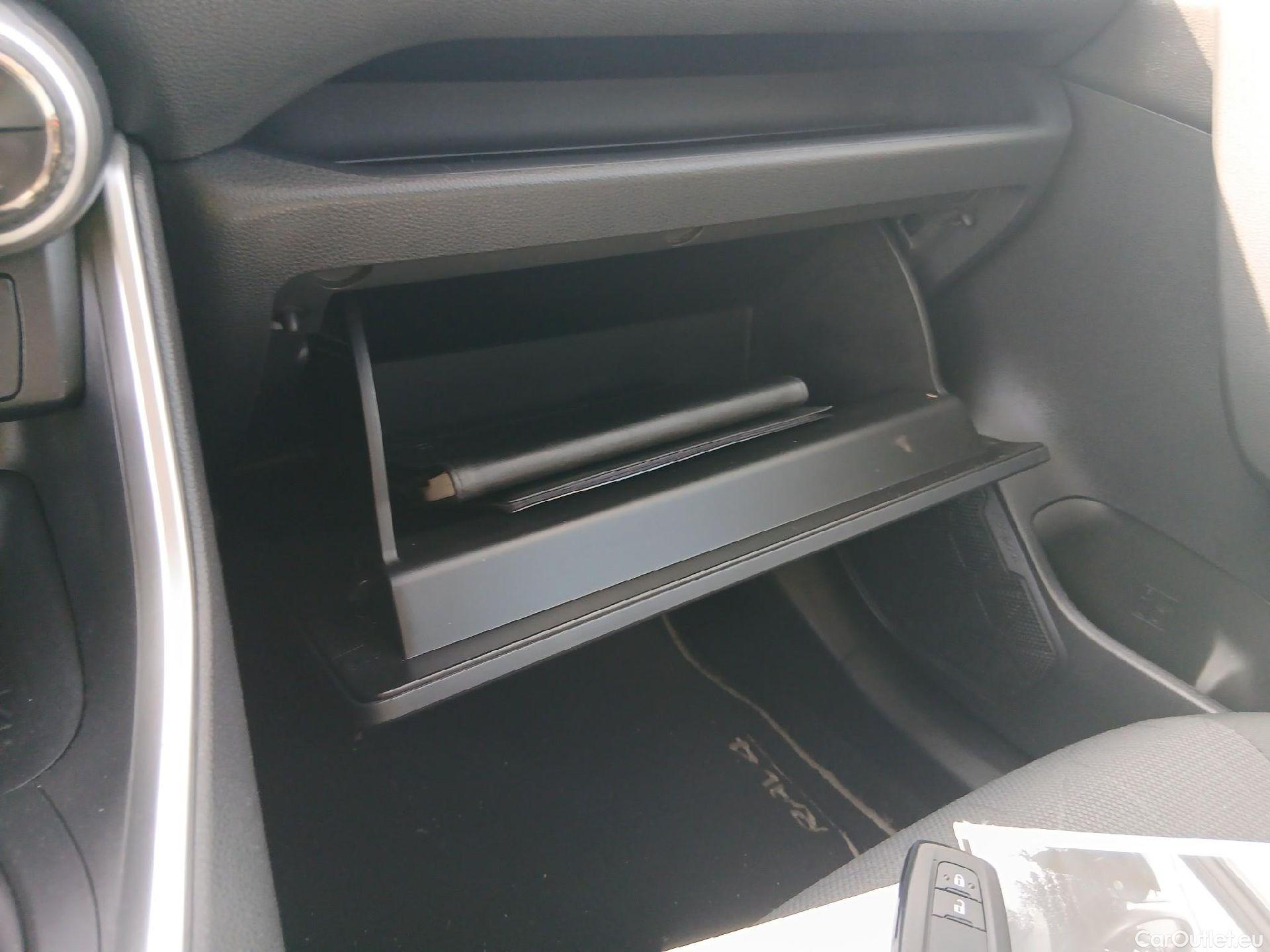  Toyota  RAV4 TOYOTA  / 2018 / 5P / todoterreno 2.5l 220H Advance #1