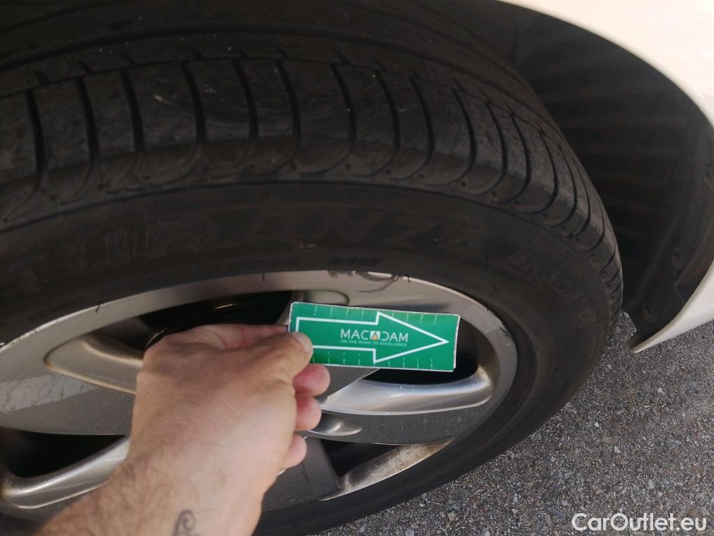  Bmw  Serie 1 BMW  / 2019 / 5P / berlina con portón 116d #6