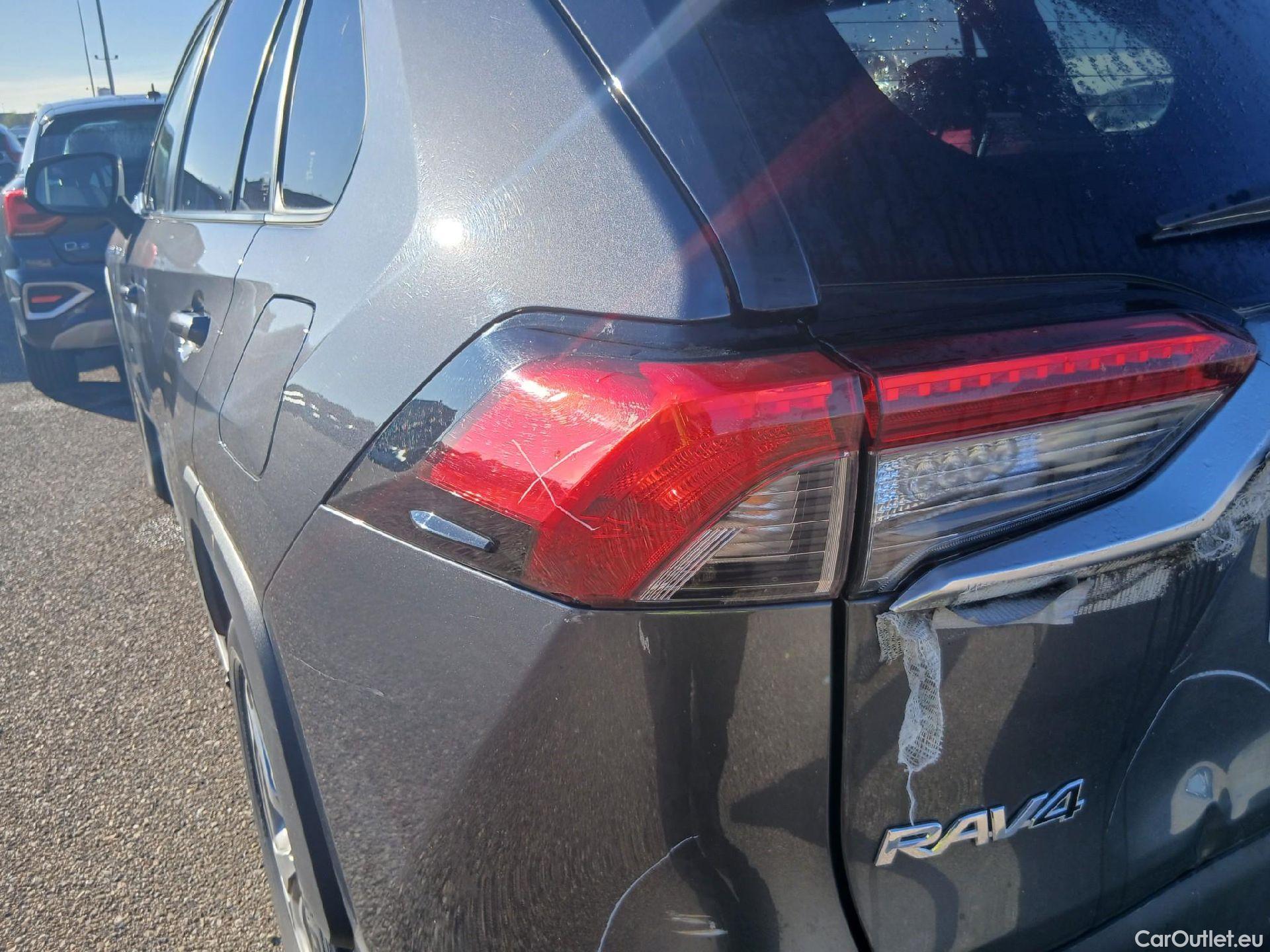  Toyota  RAV4 TOYOTA  / 2018 / 5P / todoterreno 2.5l 220H Advance #19