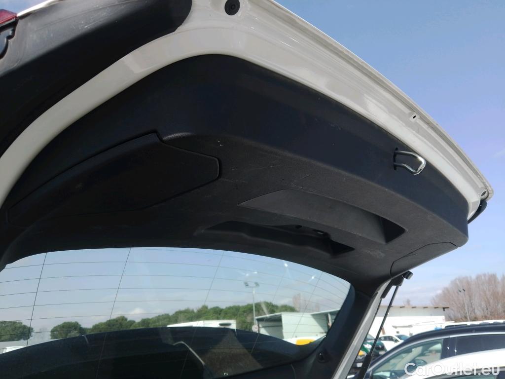  Bmw  Serie 1 BMW  / 2019 / 5P / berlina con portón 116d #11