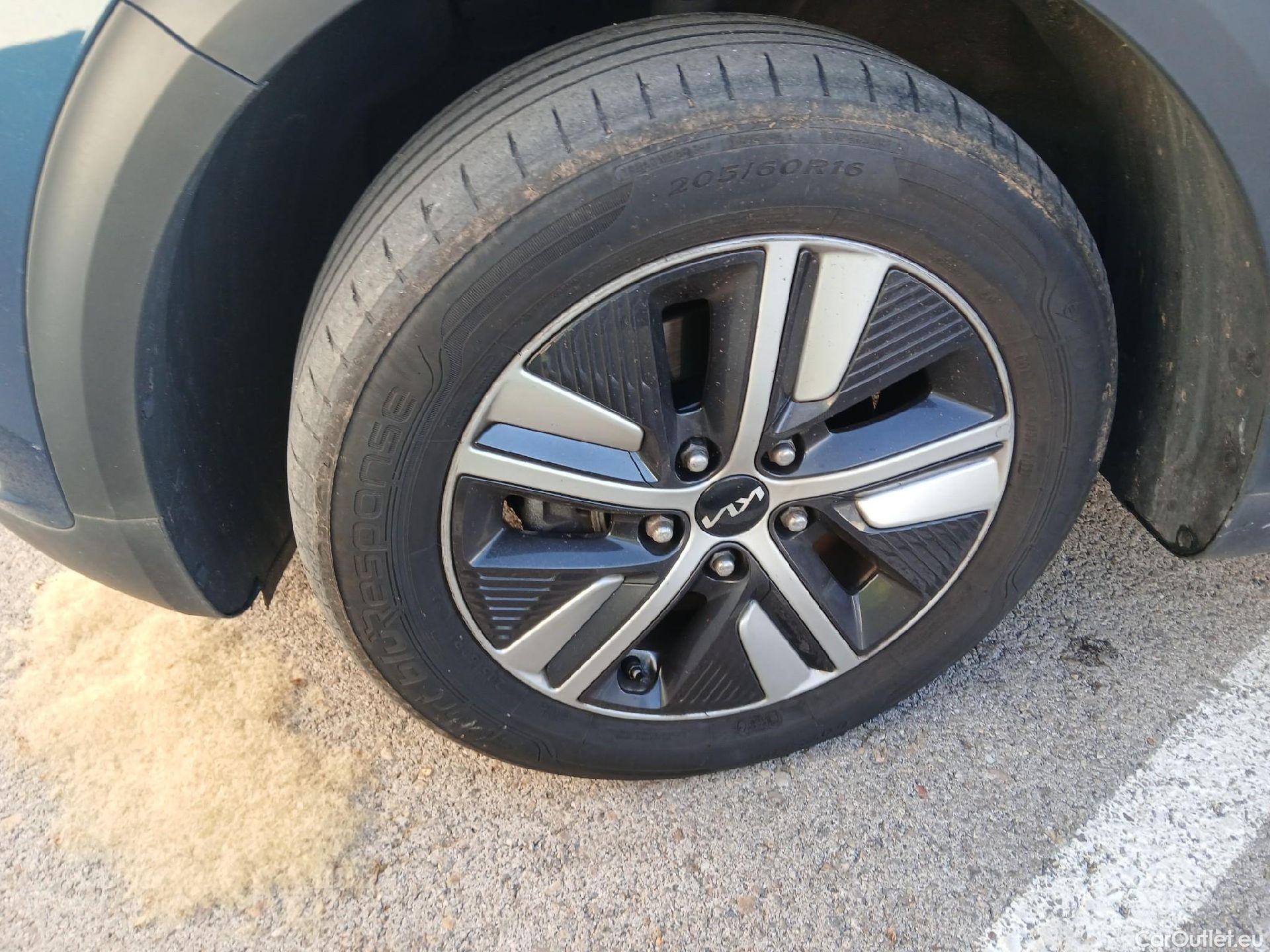  KIA  Niro KIA  / 2019 / 5P / crossover 1.6 GDi HEV 104kW (141CV) Drive #6