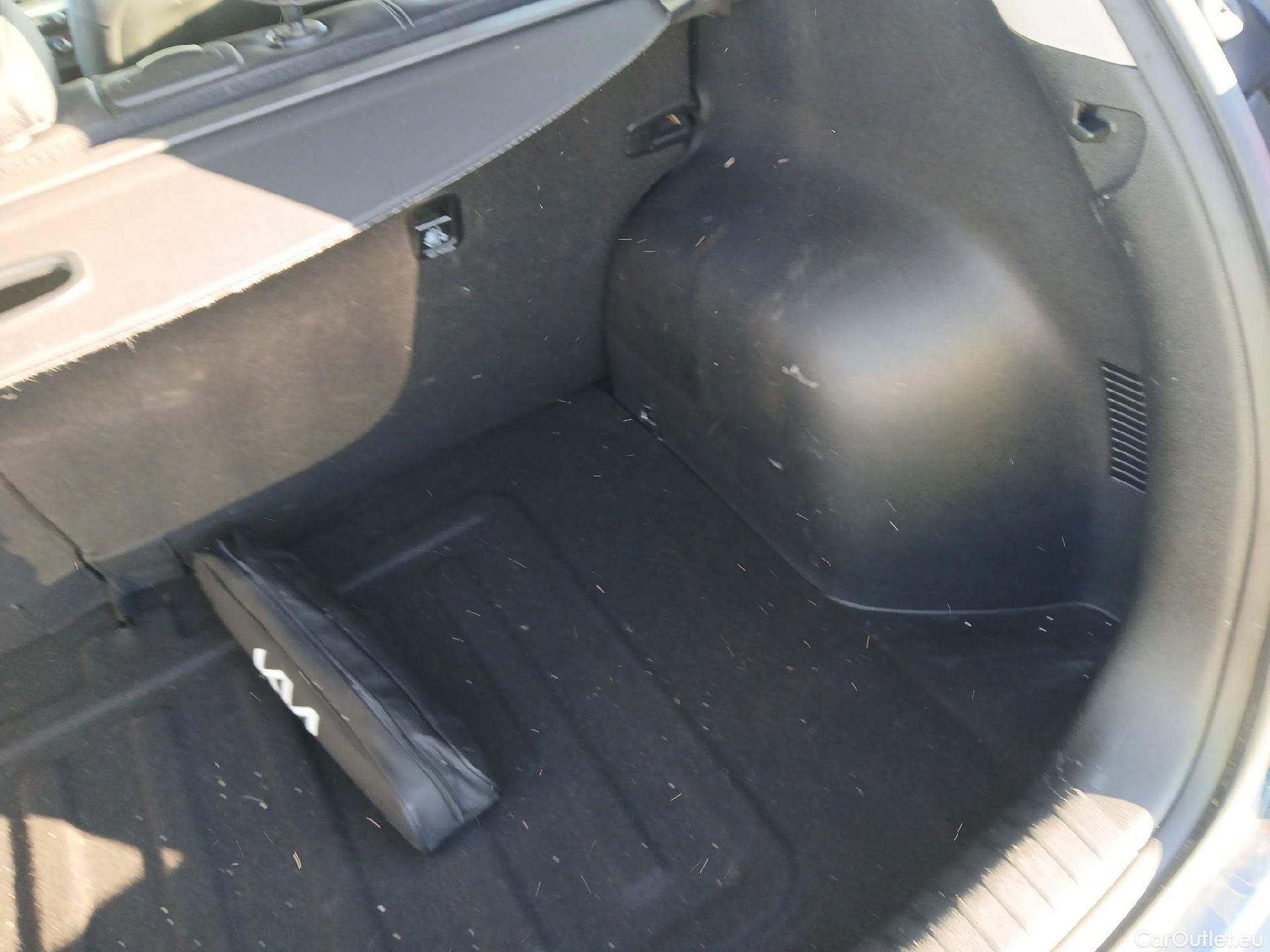  KIA  Niro KIA  / 2019 / 5P / crossover 1.6 GDi HEV 104kW (141CV) Drive #5