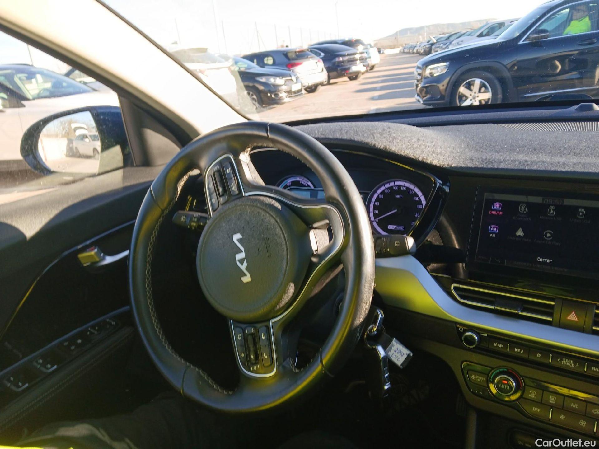  KIA  Niro KIA  / 2019 / 5P / crossover 1.6 GDi HEV 104kW (141CV) Drive #2