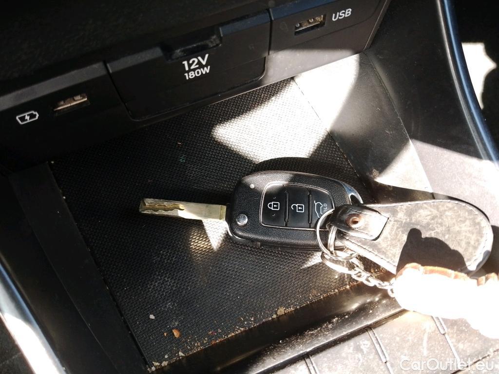  Hyundai  i20 HYUNDAI  / 2020 / 5P / berlina con portón 1.0 TGDI 74kW (100CV) 48V Essence #2