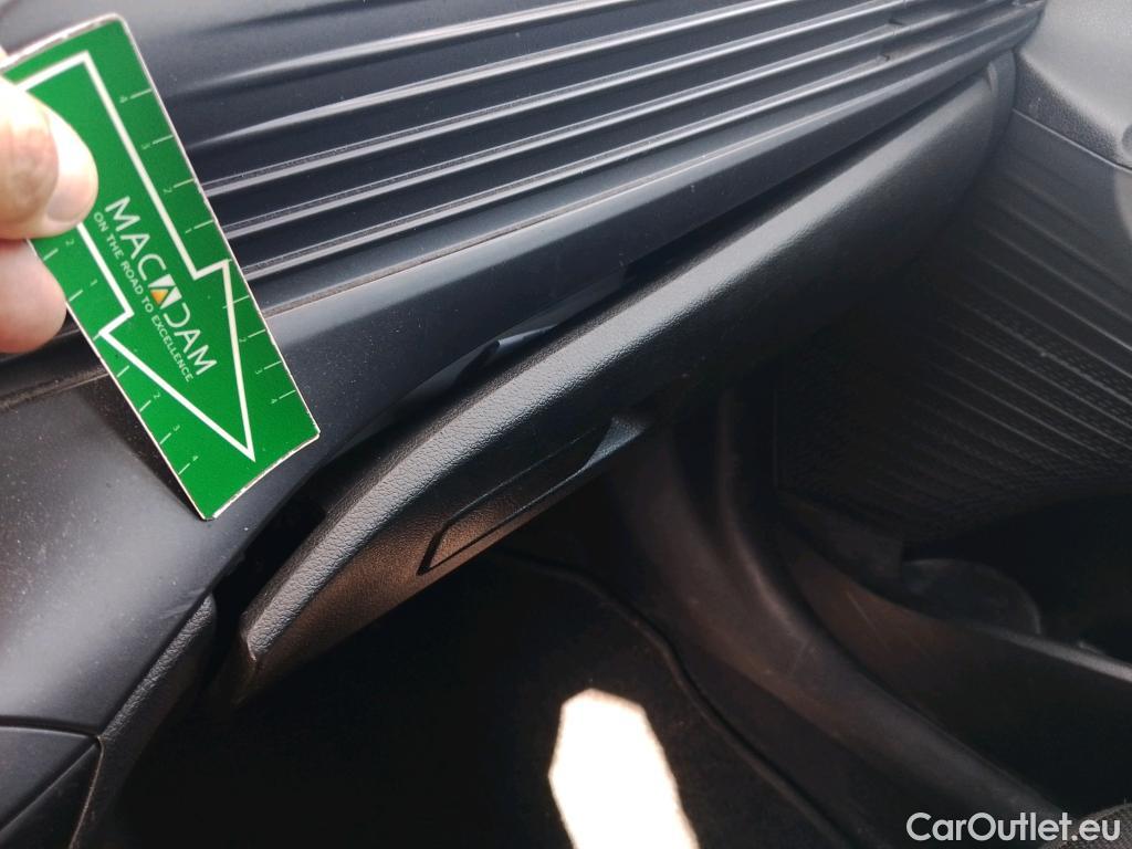  Hyundai  i20 HYUNDAI  / 2020 / 5P / berlina con portón 1.0 TGDI 74kW (100CV) 48V Essence #50