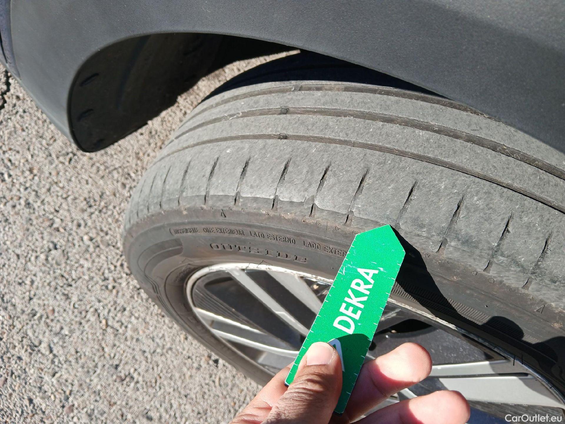  KIA  Niro KIA  / 2019 / 5P / crossover 1.6 GDi HEV 104kW (141CV) Drive #8