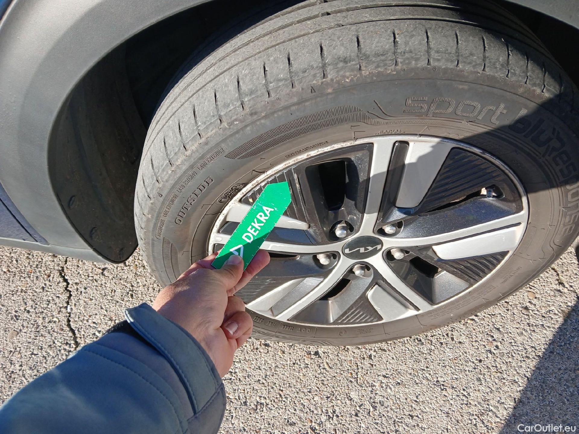  KIA  Niro KIA  / 2019 / 5P / crossover 1.6 GDi HEV 104kW (141CV) Drive #14