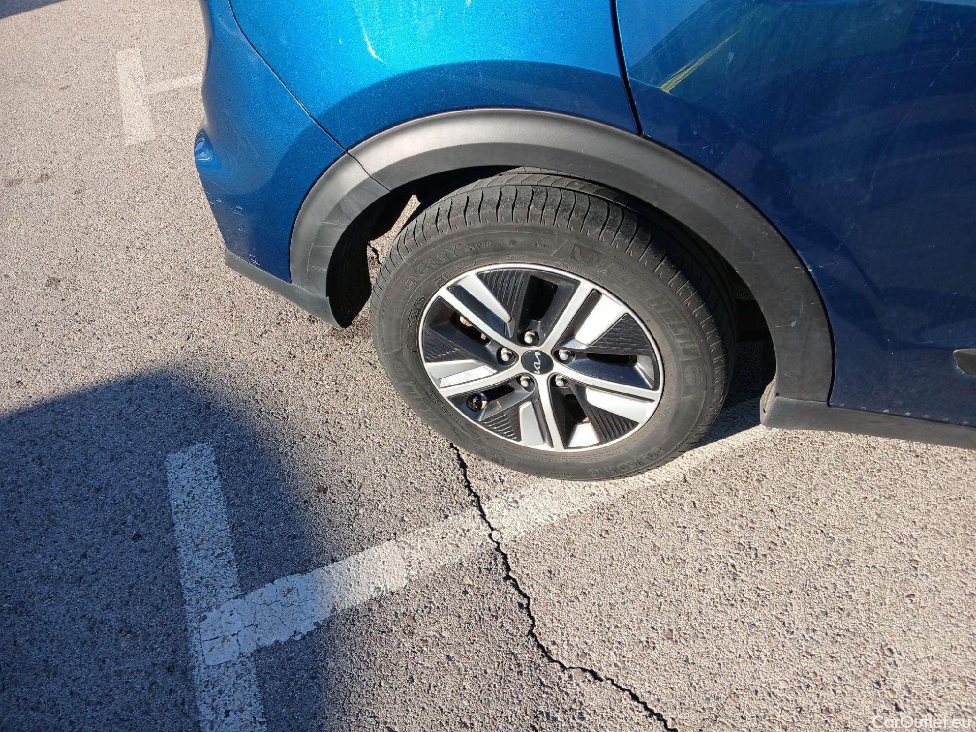  KIA  Niro KIA  / 2019 / 5P / crossover 1.6 GDi HEV 104kW (141CV) Drive #10