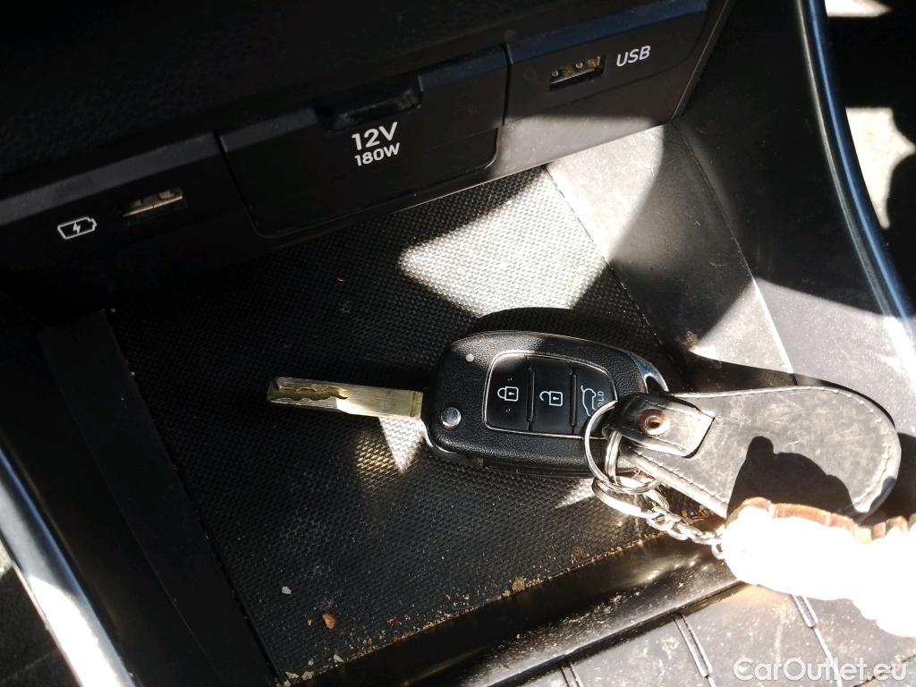  Hyundai  i20 HYUNDAI  / 2020 / 5P / berlina con portón 1.0 TGDI 74kW (100CV) 48V Essence #1