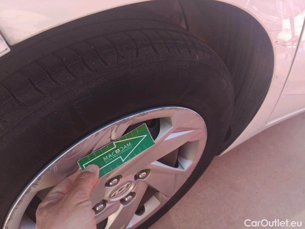  Hyundai  i20 HYUNDAI  / 2020 / 5P / berlina con portón 1.0 TGDI 74kW (100CV) 48V Essence #36