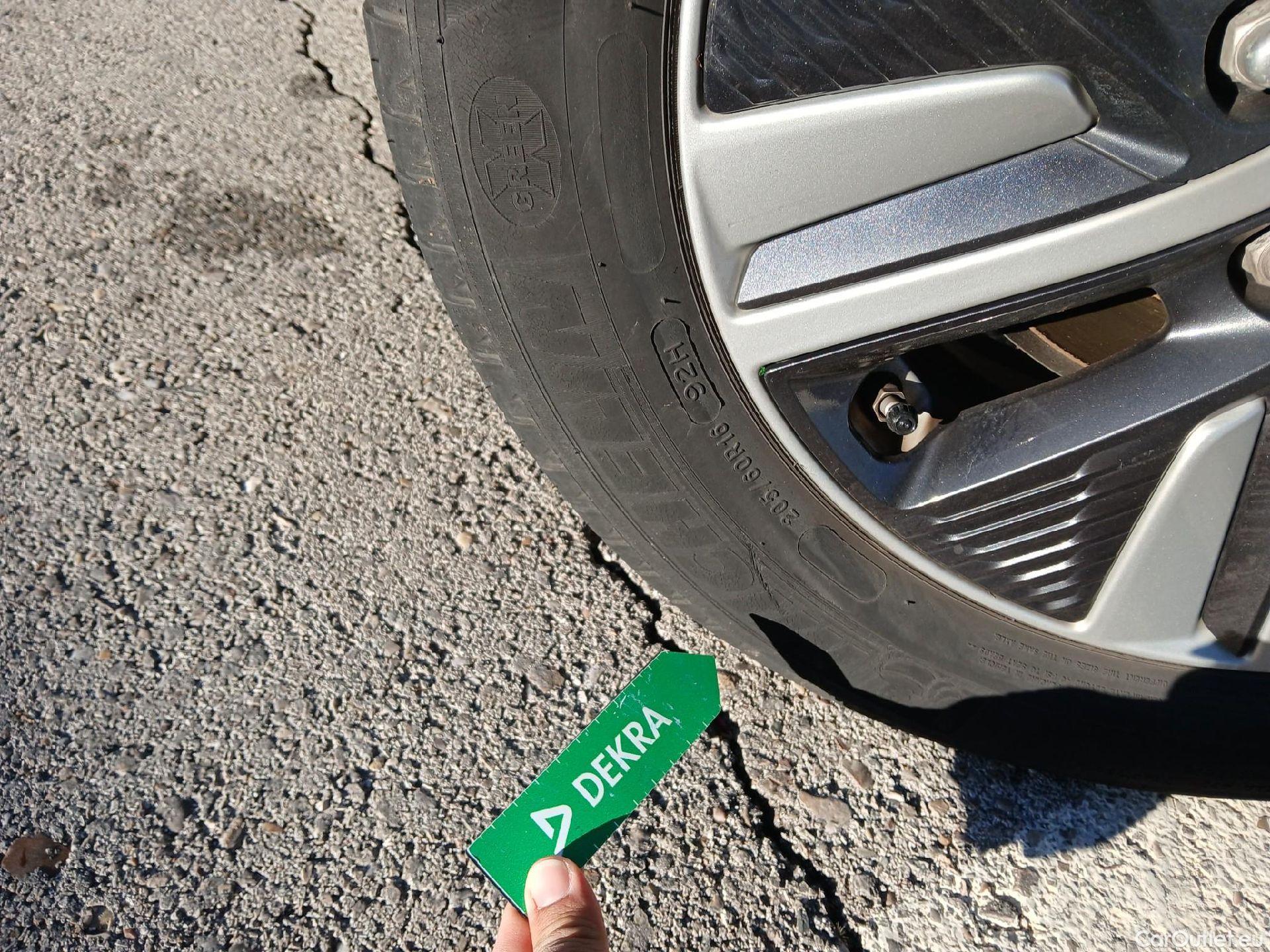  KIA  Niro KIA  / 2019 / 5P / crossover 1.6 GDi HEV 104kW (141CV) Drive #11