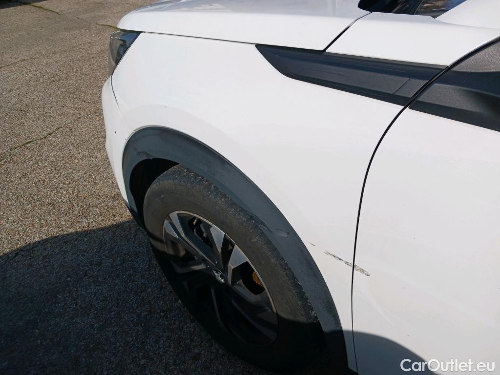  Peugeot  2008 PEUGEOT  / 2019 / 5P / todoterreno Allure BlueHDI 81kW (110CV) #27