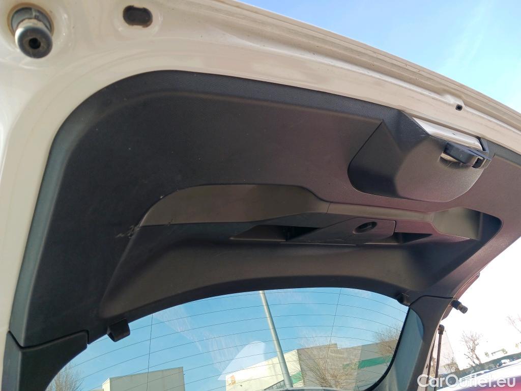  Peugeot  2008 PEUGEOT  / 2019 / 5P / todoterreno Allure BlueHDI 81kW (110CV) #25