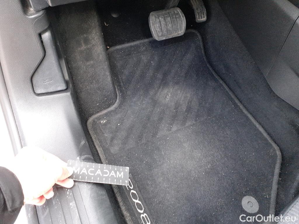  Peugeot  2008 PEUGEOT  / 2019 / 5P / todoterreno Allure BlueHDI 130 S&S EAT8 #11