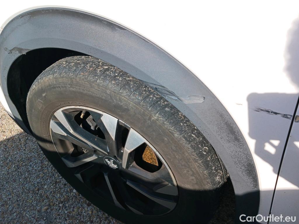  Peugeot  2008 PEUGEOT  / 2019 / 5P / todoterreno Allure BlueHDI 81kW (110CV) #44