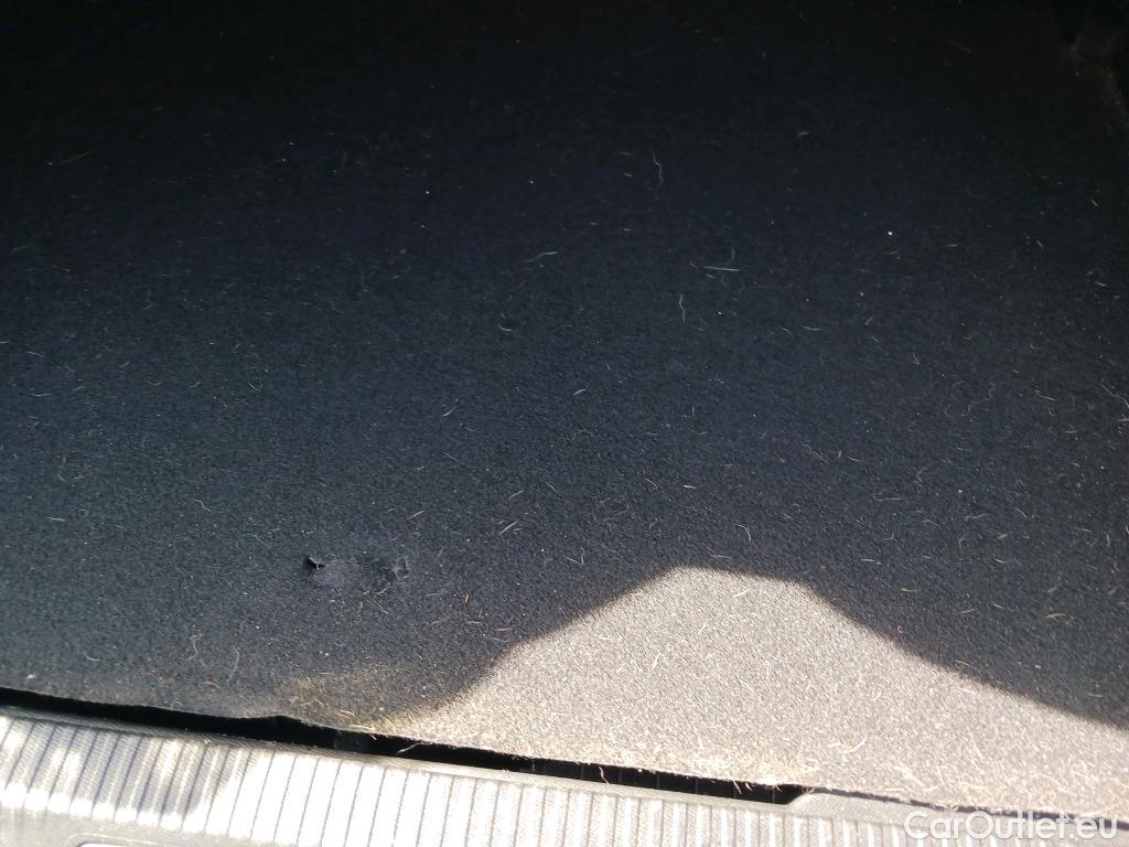  Peugeot  2008 PEUGEOT  / 2019 / 5P / todoterreno Allure BlueHDI 81kW (110CV) #7