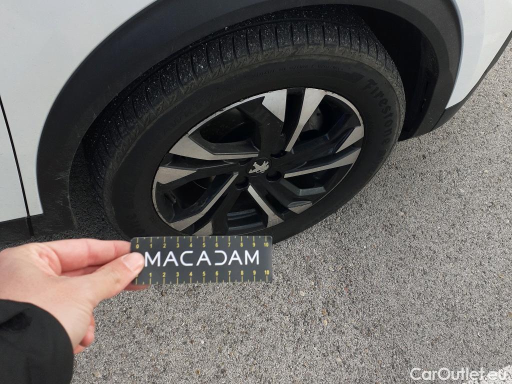  Peugeot  2008 PEUGEOT  / 2019 / 5P / todoterreno Allure BlueHDI 130 S&S EAT8 #3