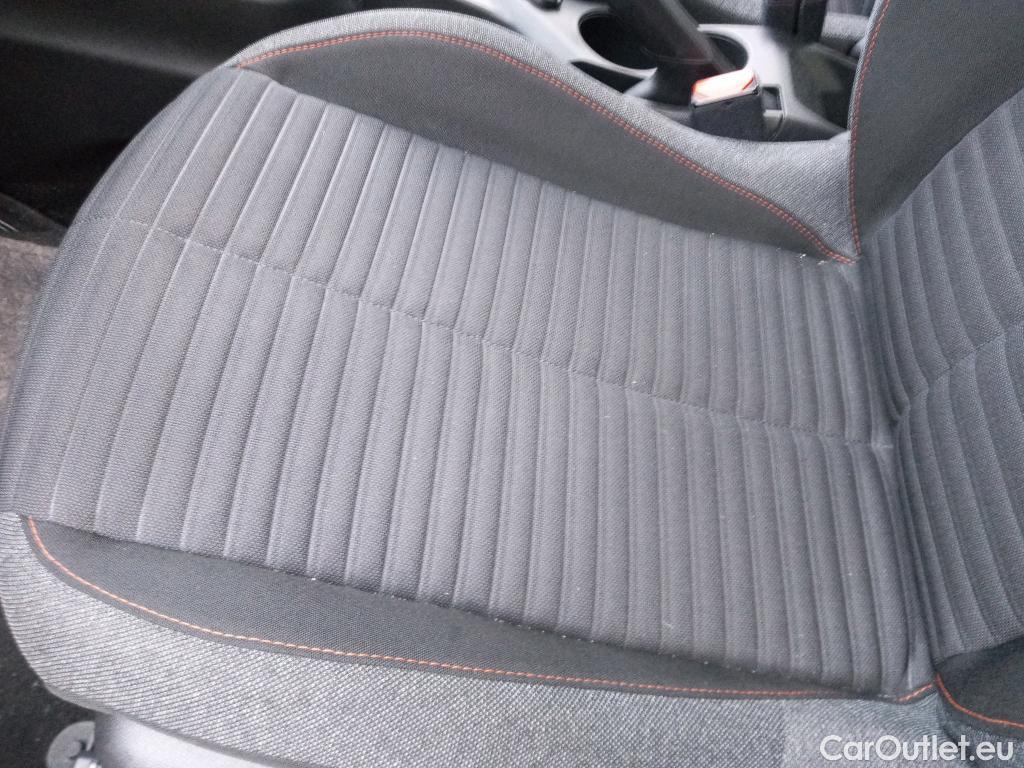  Peugeot  208 PEUGEOT  / 2019 / 5P / berlina con portón BlueHDi 73kW (100CV) Business Line #35