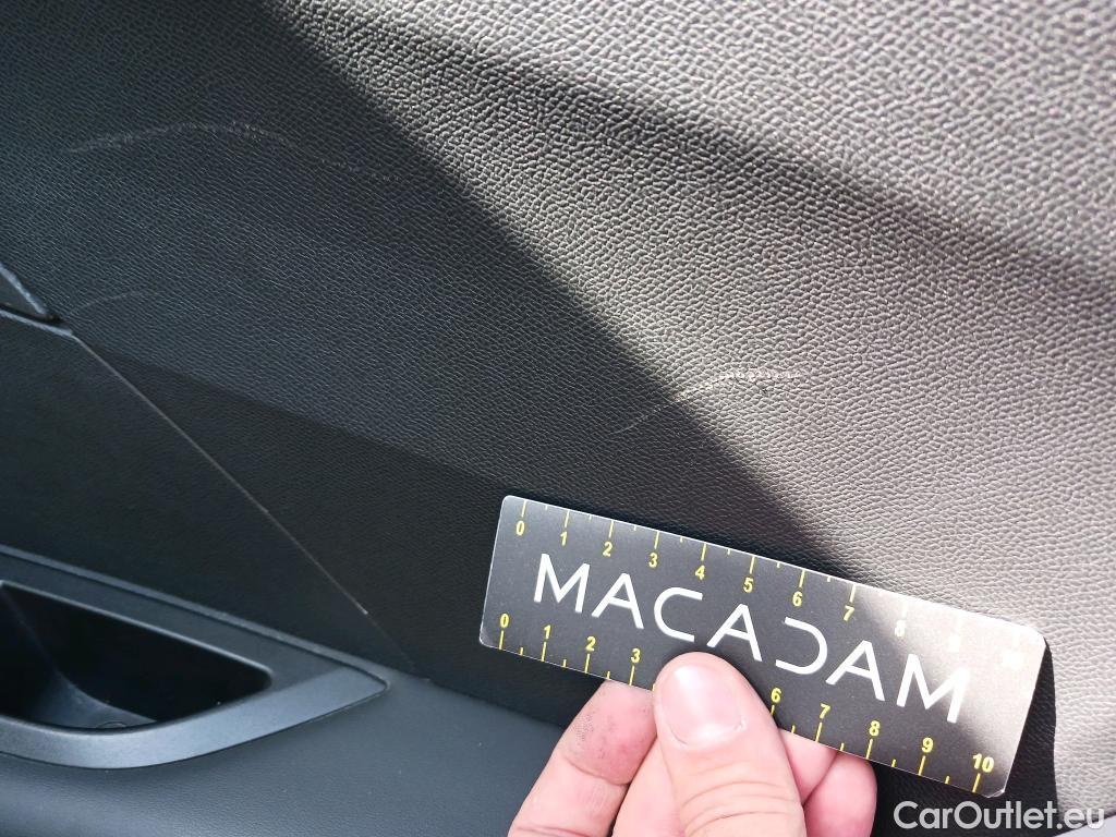  Peugeot  2008 PEUGEOT  / 2019 / 5P / todoterreno Allure BlueHDI 81kW (110CV) #21