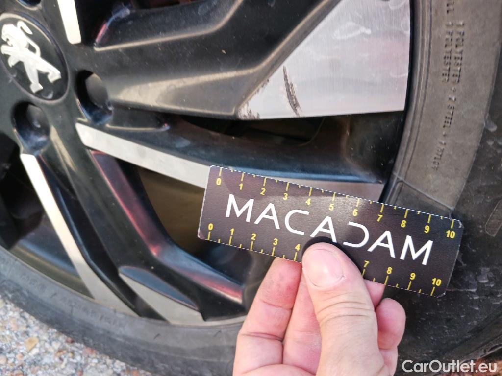  Peugeot  2008 PEUGEOT  / 2019 / 5P / todoterreno Allure BlueHDI 81kW (110CV) #49