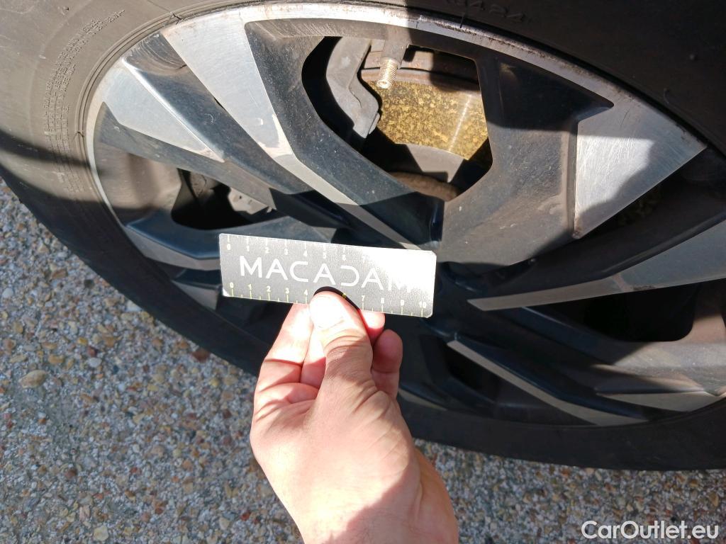  Peugeot  2008 PEUGEOT  / 2019 / 5P / todoterreno Allure BlueHDI 81kW (110CV) #4