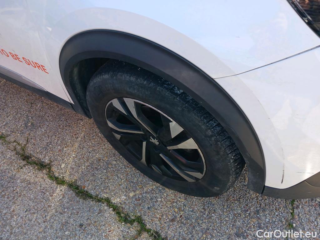  Peugeot  2008 PEUGEOT  / 2019 / 5P / todoterreno Allure BlueHDI 81kW (110CV) #42