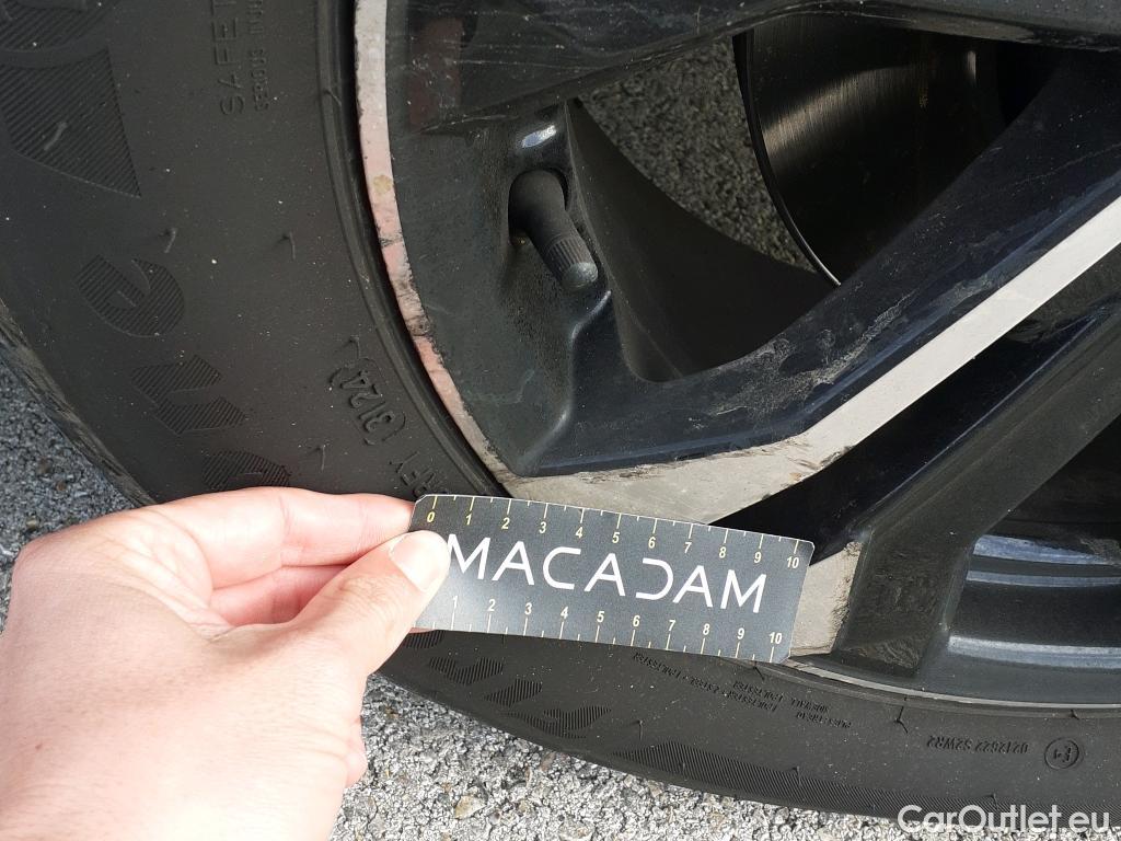  Peugeot  2008 PEUGEOT  / 2019 / 5P / todoterreno Allure BlueHDI 130 S&S EAT8 #4