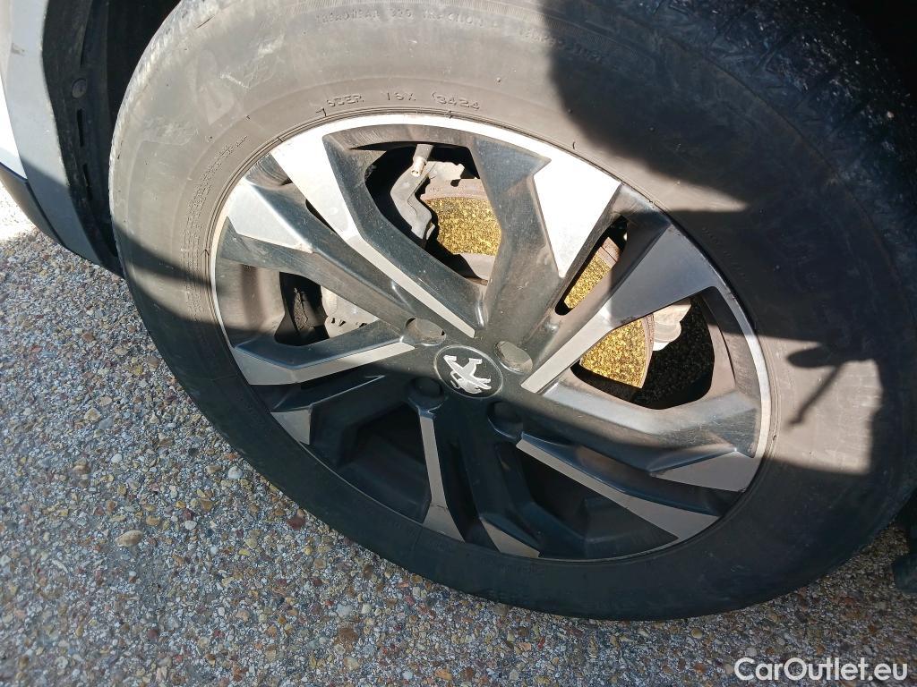  Peugeot  2008 PEUGEOT  / 2019 / 5P / todoterreno Allure BlueHDI 81kW (110CV) #3