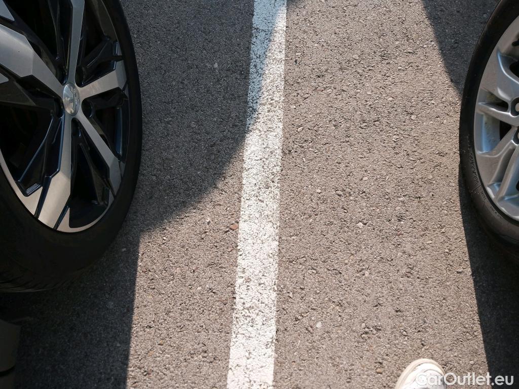  Peugeot  5008 PEUGEOT  / 2020 / 5P / todoterreno 1.5 BlueHDi 96kW S&S Allure Pack EAT8 #34