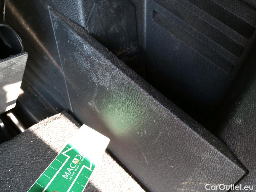  Peugeot  5008 PEUGEOT  / 2020 / 5P / todoterreno 1.5 BlueHDi 96kW S&S Allure Pack EAT8 #25