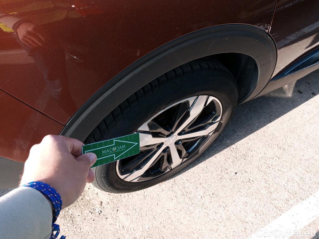  Peugeot  5008 PEUGEOT  / 2020 / 5P / todoterreno 1.5 BlueHDi 96kW S&S Allure Pack EAT8 #2