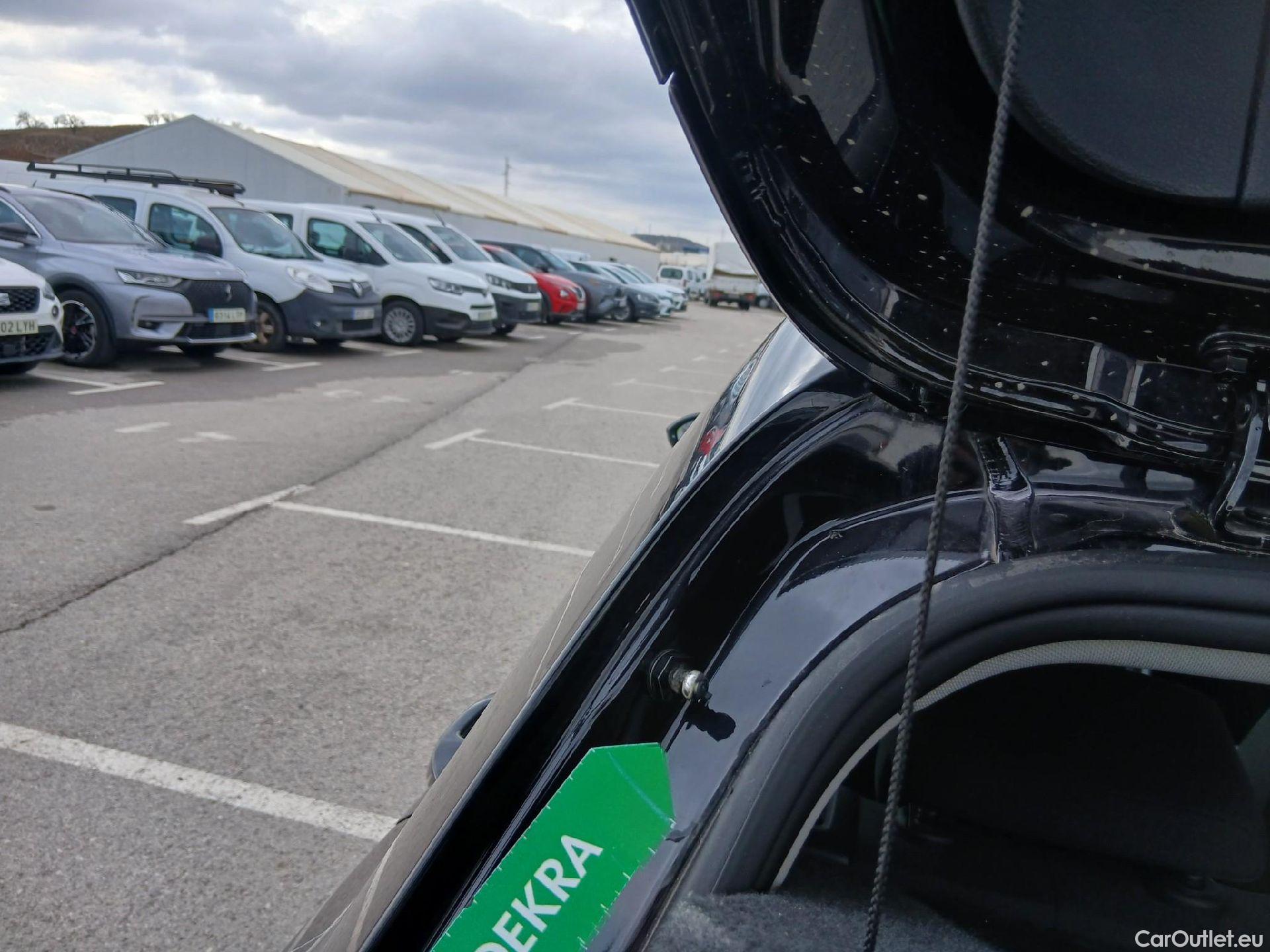  Volkswagen  Golf  VOLKSWAGEN / 2020 / 5P / berlina con portón Life 2.0 TDI 85kW (115CV) #23