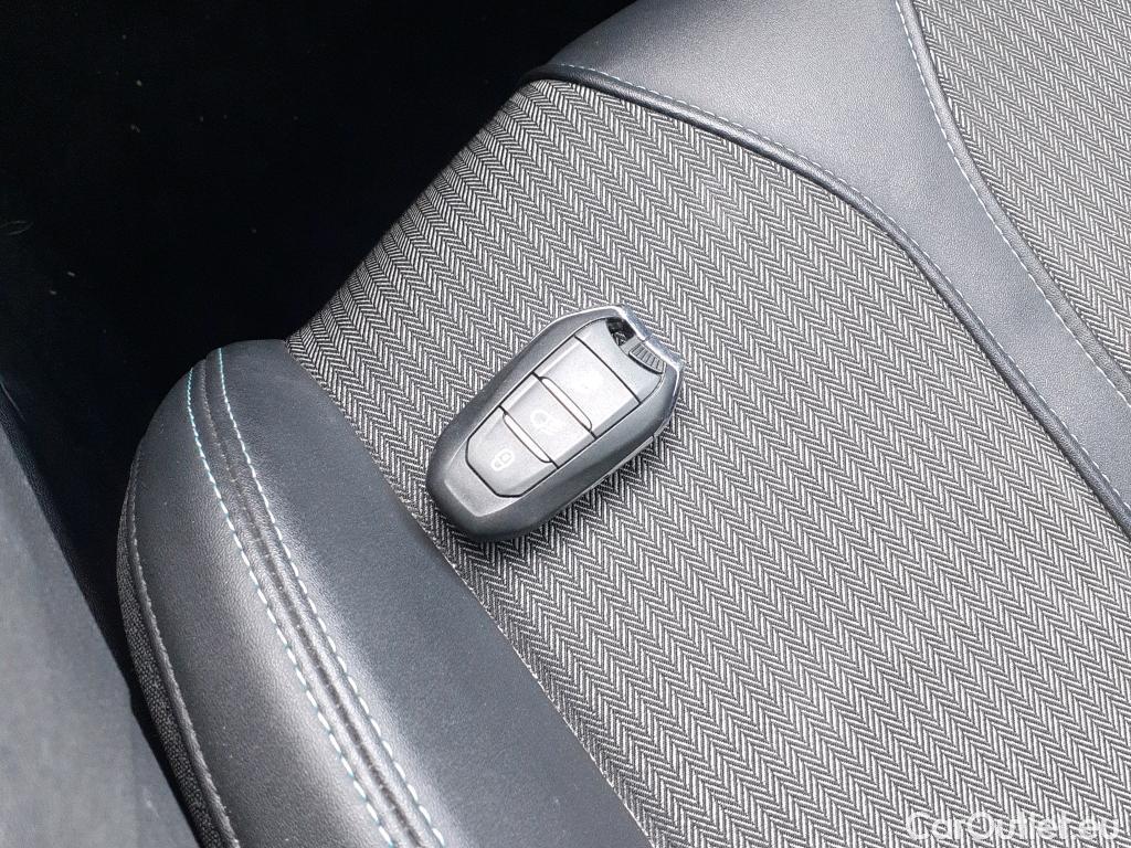  Peugeot  3008 PEUGEOT  / 2020 / 5P / todoterreno 1.5 BlueHDi 96kW S&S Allure Pack EAT8 #4