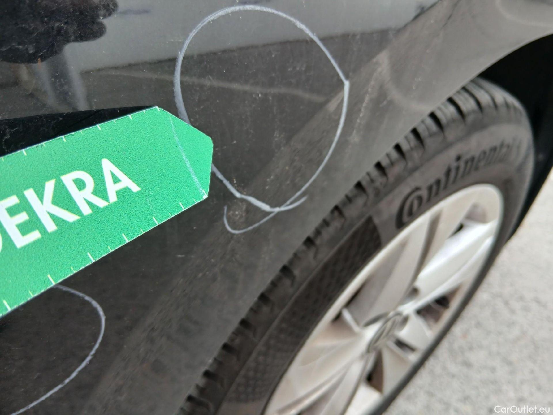  Volkswagen  Golf  VOLKSWAGEN / 2020 / 5P / berlina con portón Life 2.0 TDI 85kW (115CV) #32