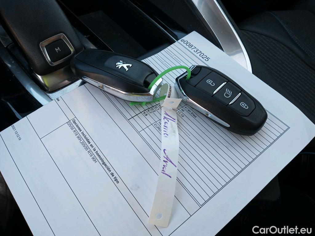  Peugeot  5008 PEUGEOT  / 2020 / 5P / todoterreno 1.5 BlueHDi 96kW S&S Allure Pack EAT8 #13