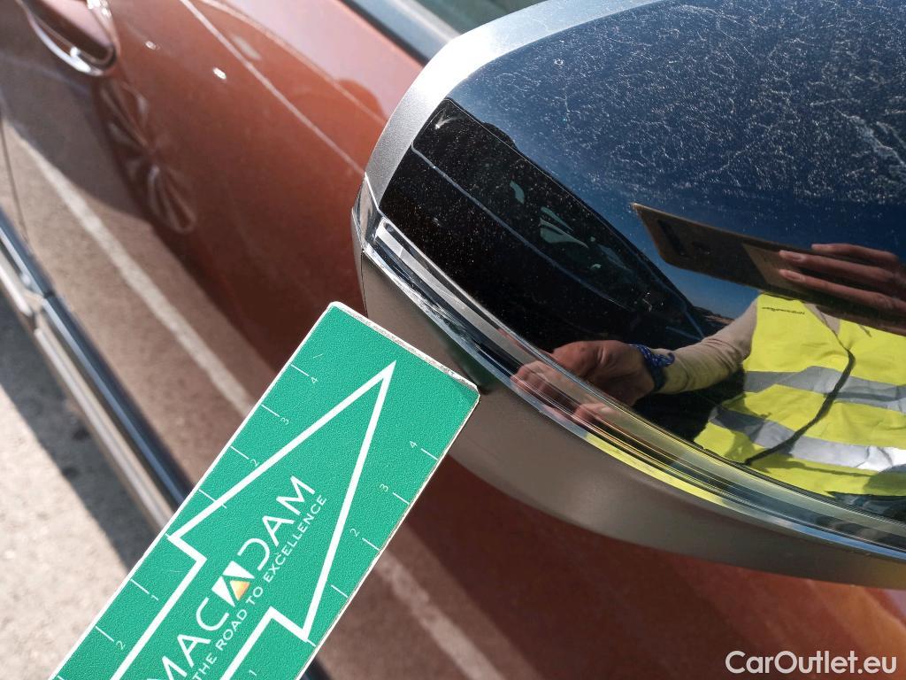  Peugeot  5008 PEUGEOT  / 2020 / 5P / todoterreno 1.5 BlueHDi 96kW S&S Allure Pack EAT8 #39