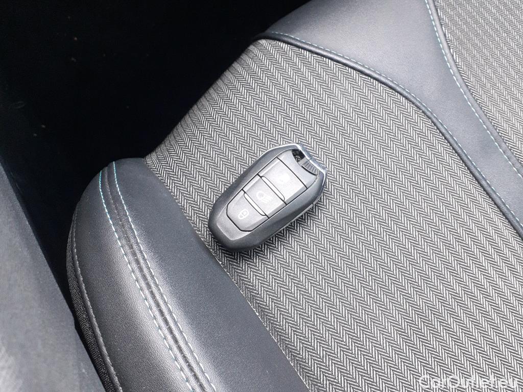  Peugeot  3008 PEUGEOT  / 2020 / 5P / todoterreno 1.5 BlueHDi 96kW S&S Allure Pack EAT8 #3