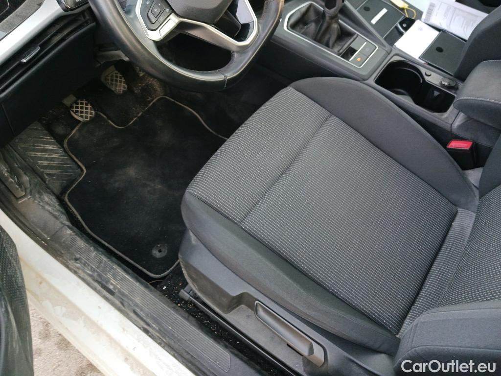  Volkswagen  Golf  VOLKSWAGEN / 2020 / 5P / berlina con portón 2.0 TDI 85kW (115CV) #12