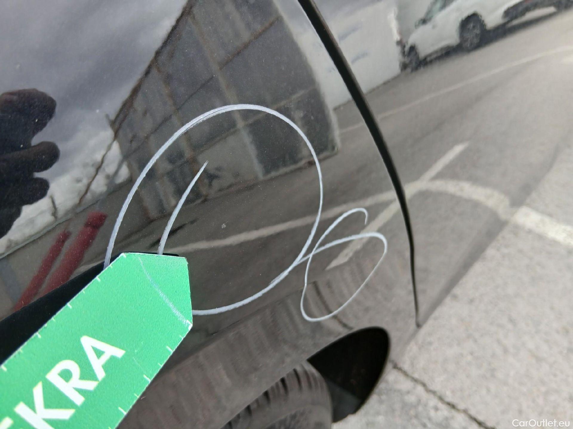  Volkswagen  Golf  VOLKSWAGEN / 2020 / 5P / berlina con portón Life 2.0 TDI 85kW (115CV) #26