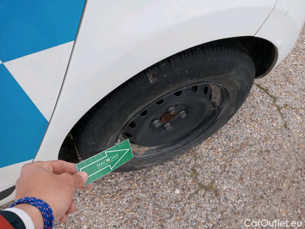  Renault  Clio RENAULT  / 2019 / 5P / berlina con portón Business TCe 74 kW (100CV) GLP #15