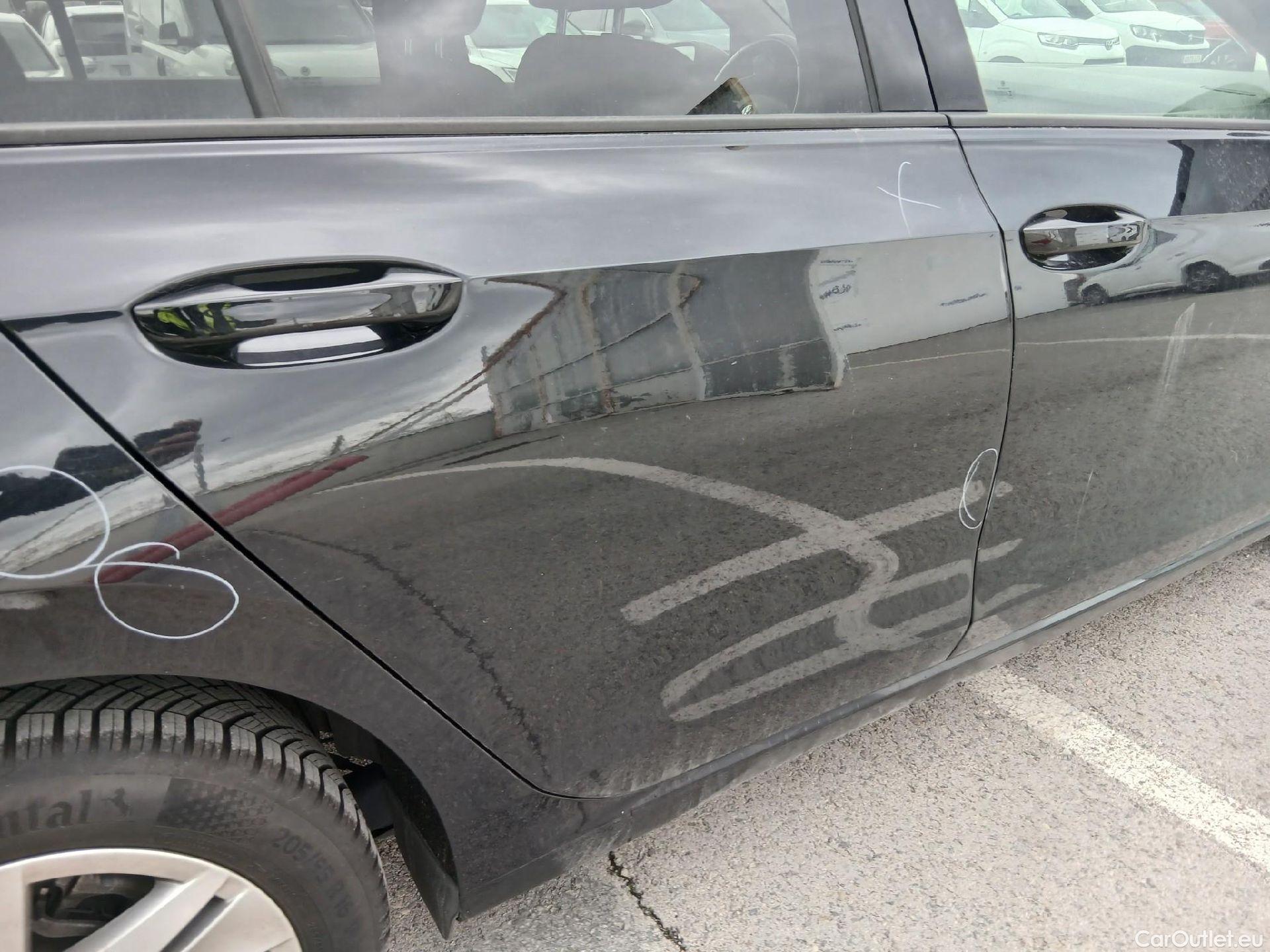  Volkswagen  Golf  VOLKSWAGEN / 2020 / 5P / berlina con portón Life 2.0 TDI 85kW (115CV) #28